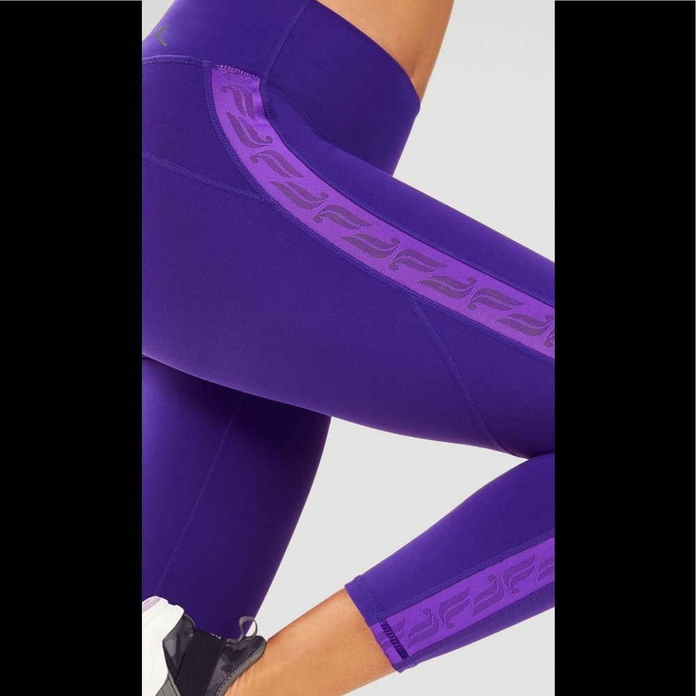Fabletics Powerhold 7/8 High waisted Purple XL
